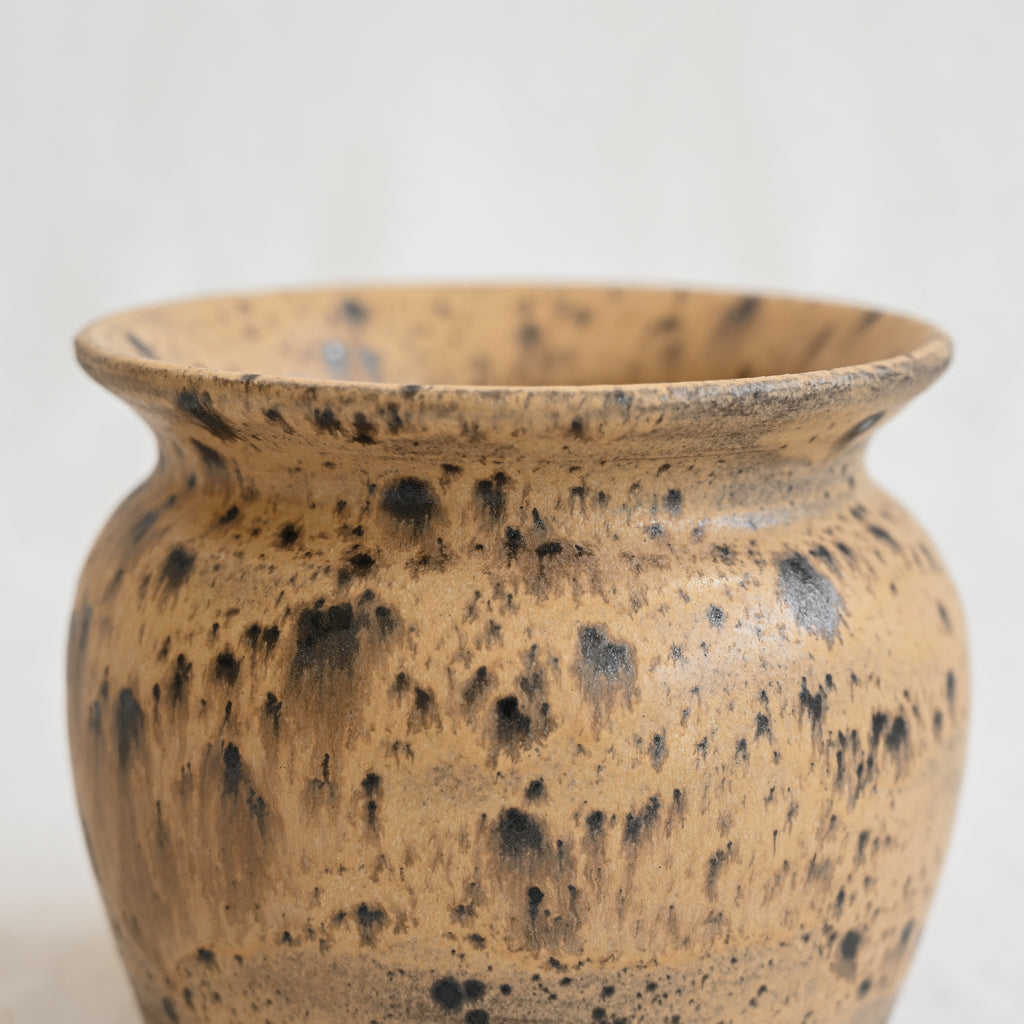 Vase - Sandstone